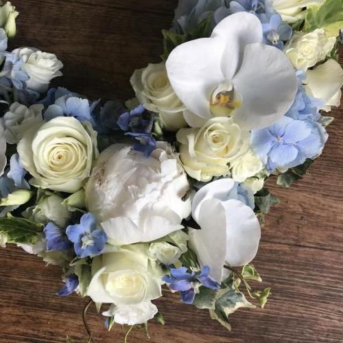 Blue and white tribute